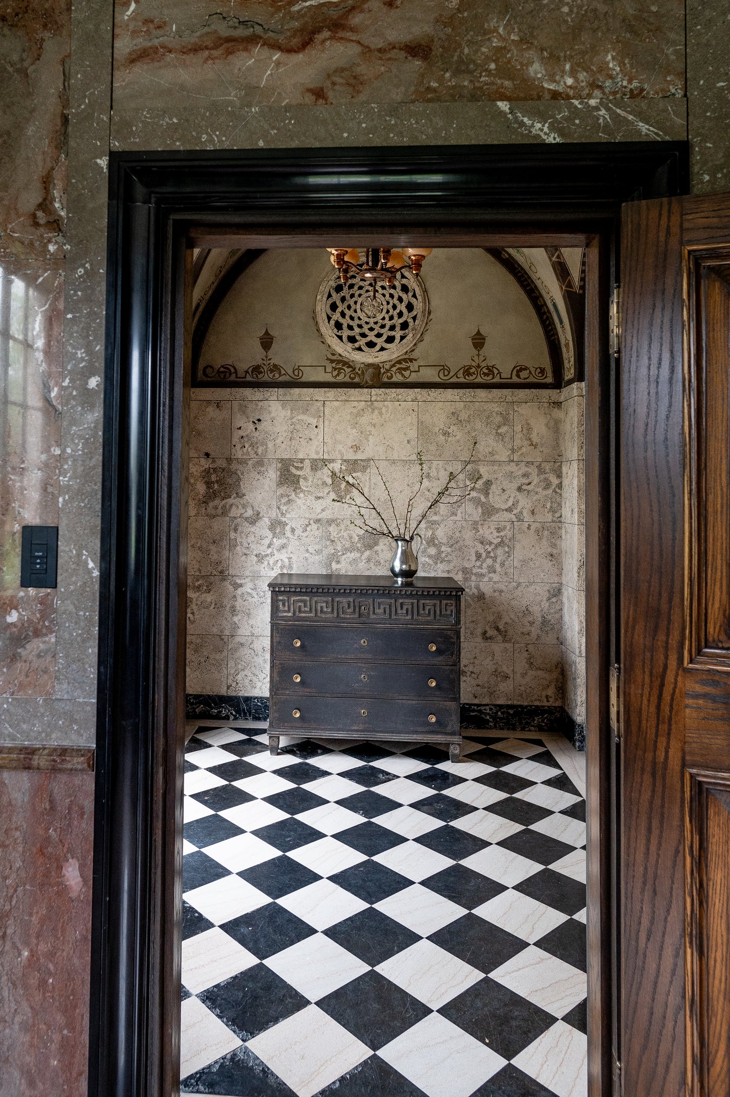 FMO2500BK - Bennett To The Trade