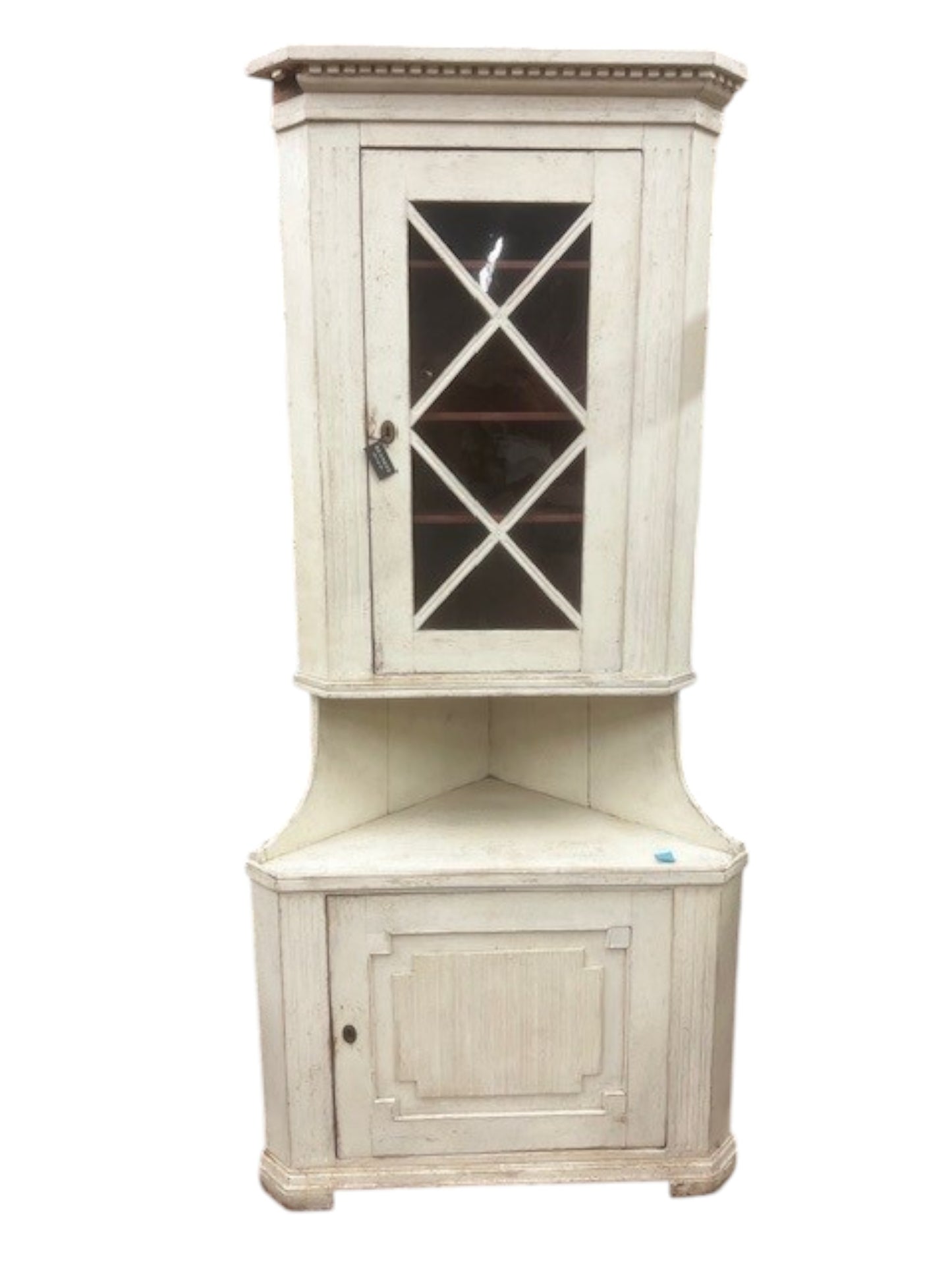 Gustavo Corner Cabinet